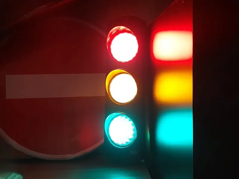 PrismαSignαl - Intelligent Disco Traffic Light